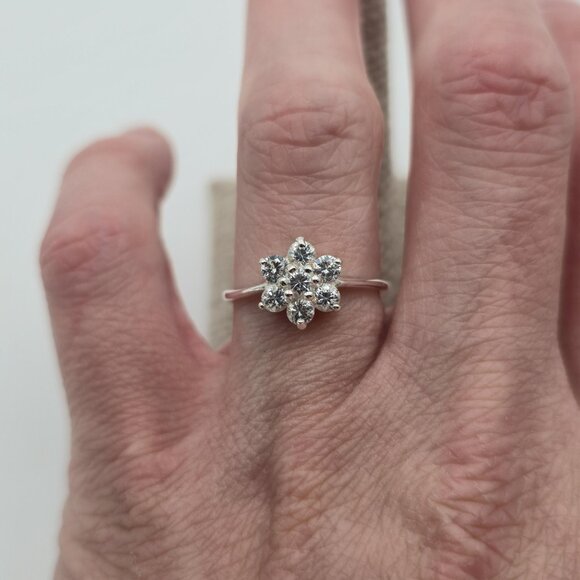 Size 7.5 Sterling Silver Cluster Clear Cubic Zirconia Ring A4379 - Picture 4 of 9